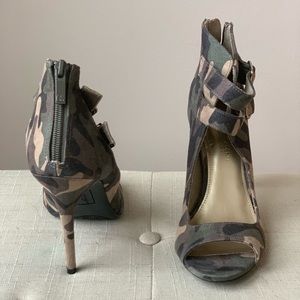 Camo -style heels